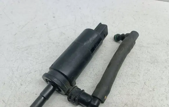 BMW 7 E65 E66 Headlight washer pump 6973097 67126973097