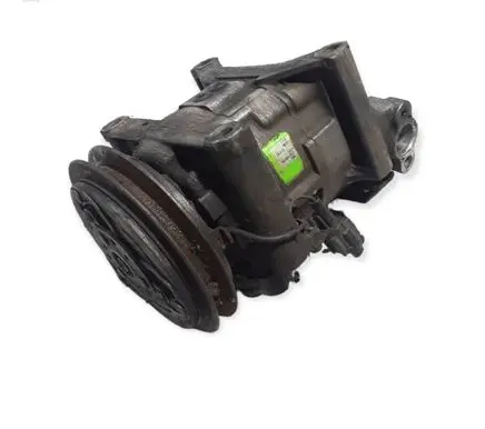 Nissan X-Trail T30 Air conditioning (A/C) compressor (pump) 926005m301