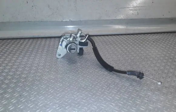 Audi A6 S6 C6 4F Tailgate exterior lock 8E0827573