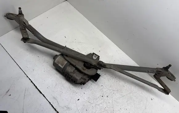 Volkswagen PASSAT B5.5 Front wiper linkage and motor 0390241528 3B1955113D