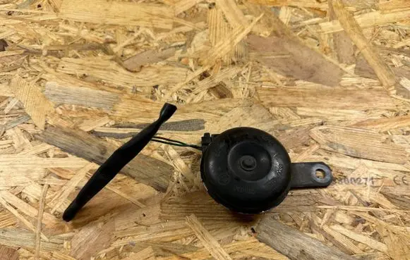 Toyota Prius (XW50) Horn signal 8651028130