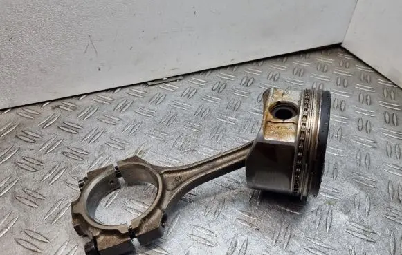 Toyota Land Cruiser (J100) Piston with connecting rod 50041