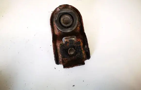 Radiator mount bracket