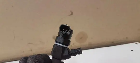 Opel Insignia A Fuel injector 0445110327