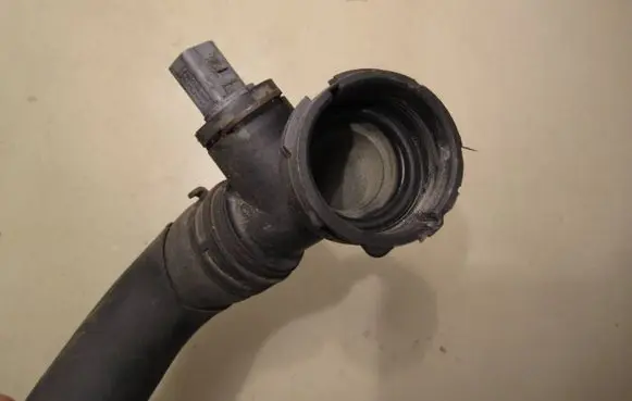 Volkswagen Golf V Engine coolant pipe/hose 1K0122291AD
