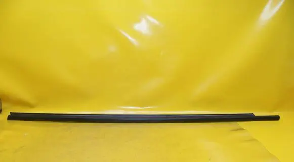 Opel Astra H Front door glass trim molding 024468031