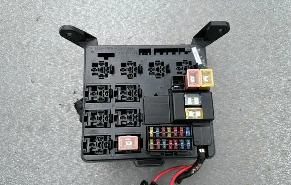 Opel Frontera B Fuse module 71541379