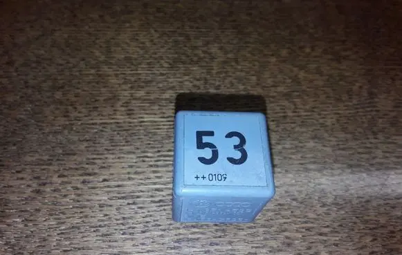 Volkswagen PASSAT B5.5 Other relay 141951253B