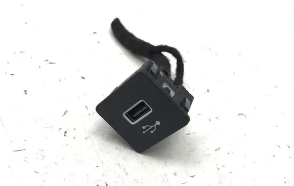 Honda ZR-V USB socket connector M85210
