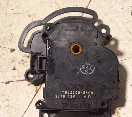 Toyota Avensis Verso Air flap motor/actuator 0637008600 GF204M20 277012