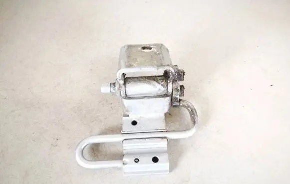 Audi A4 S4 B6 8E 8H Rear door lower hinge 8e0833411