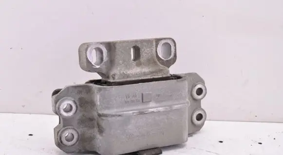 Skoda Octavia Mk2 (1Z) Engine mount bracket 1K0199555L