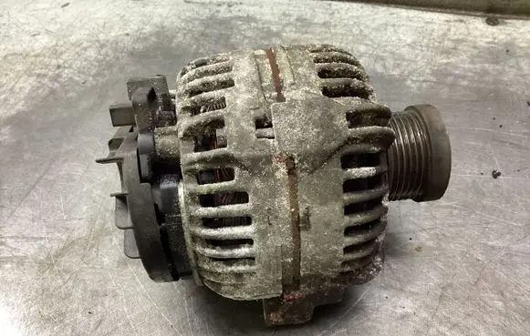 Volvo V70 Generator/alternator 30667787 0124525060