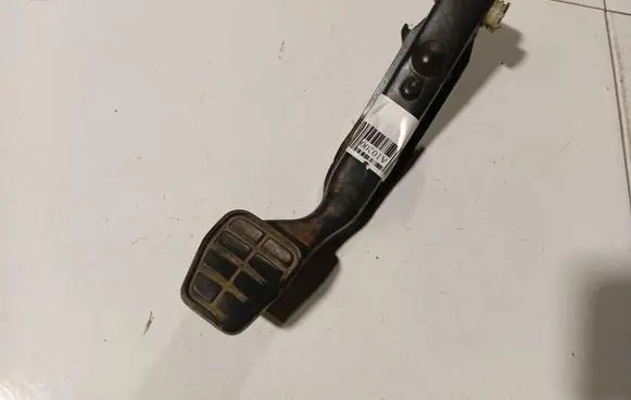 Volkswagen Golf III Clutch pedal 