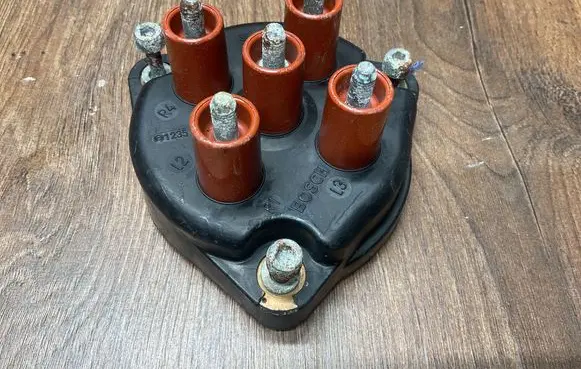 Mercedes-Benz E W124 Spark distributor cap 1191580102 1235522430 1191580202