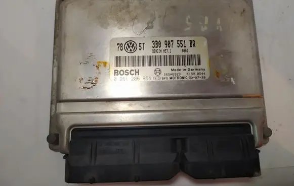 Volkswagen PASSAT B5.5 Engine control unit/module 0261206954 3B0907551BR