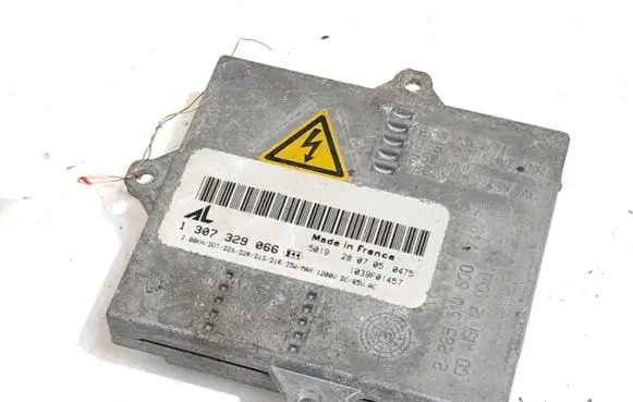 Audi A3 S3 8P Voltage converter/converter module 1307329066