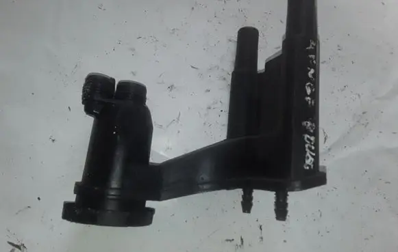Land Rover Discovery 3 - LR3 Breather/breather pipe/hose 4R8Q6A785AE