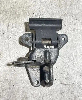 Audi A3 S3 8L Engine bonnet/hood lock/latch loop/hook 8L0823480B 46600300R