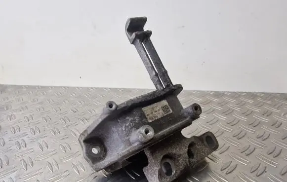 Volkswagen Golf VII Engine mount bracket 5Q0199262DE