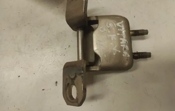 Suzuki Grand Vitara II Rear door upper hinge 63J UL63J