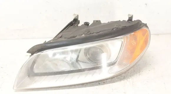 Volvo V70 Headlight/headlamp 31214347