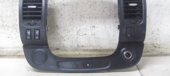 Renault Trafic III (X82) Radio/GPS head unit trim 682607479R