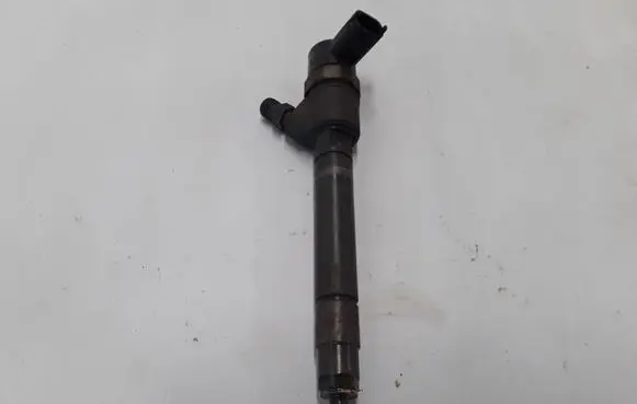 Volvo XC60 Fuel injector 30777526