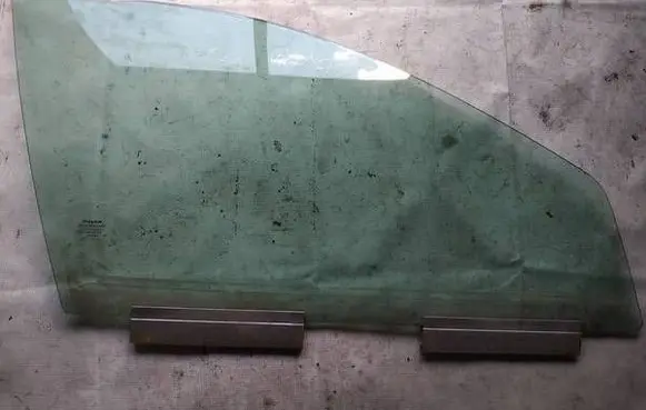 Volvo S60 Front door window glass four-door as2
