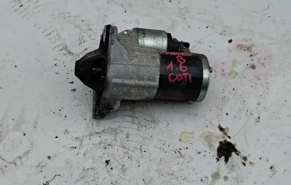 Opel Vivaro Starter motor 233003248R-B