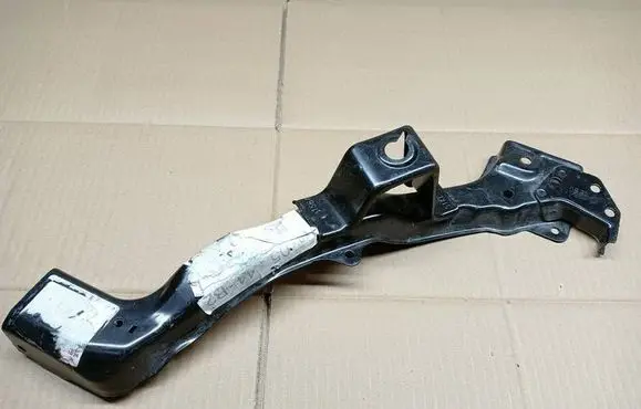 Suzuki Splash Fender mounting bracket 