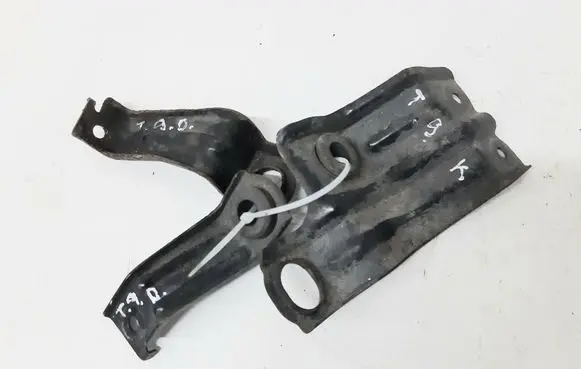 Radiator mount bracket