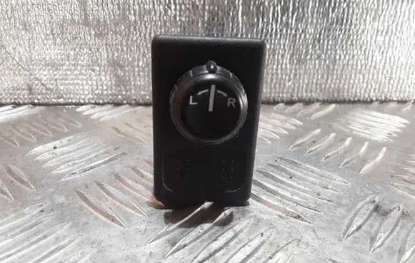 Nissan Almera N16 Wing mirror switch XBA