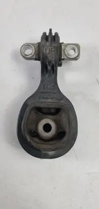 Honda CR-V Engine mount bracket