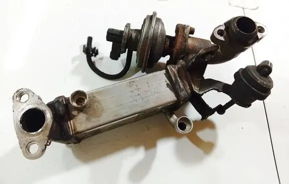 BMW 1 E81 E87 EGR valve cooler 779737104 k9950006