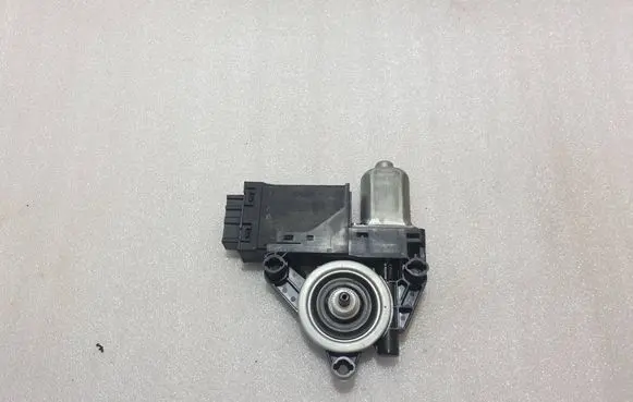 Volvo XC40 Rear door window regulator motor 31674760 8888777268