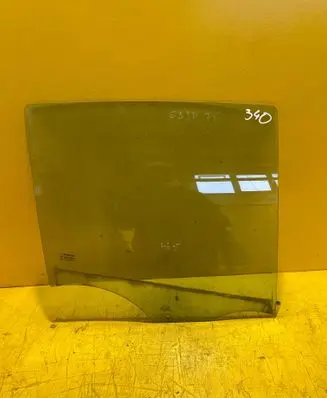 Renault Clio III Rear door window glass E243R000464