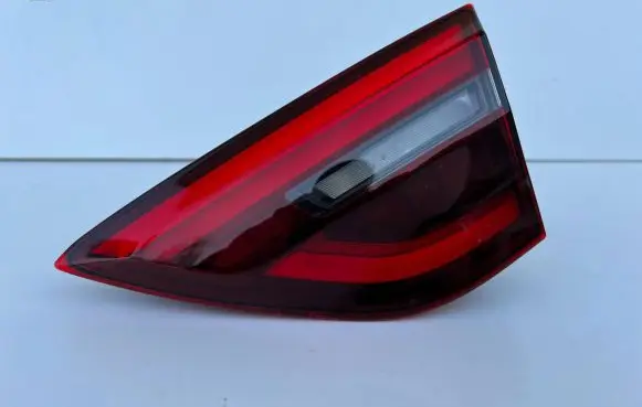 Maserati GranTurismo Tailgate rear/tail lights 670158869