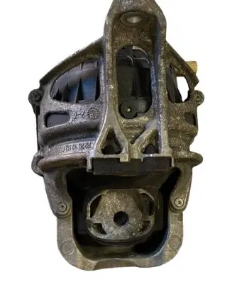 Audi Q7 4M Engine mount bracket 782215147918