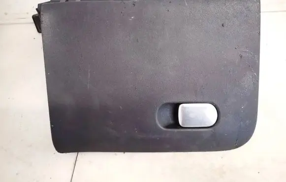 Glove box