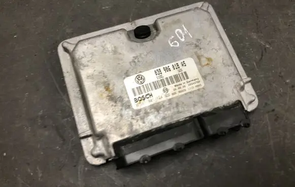 Volkswagen PASSAT B5.5 Engine control unit/module 038906018AS