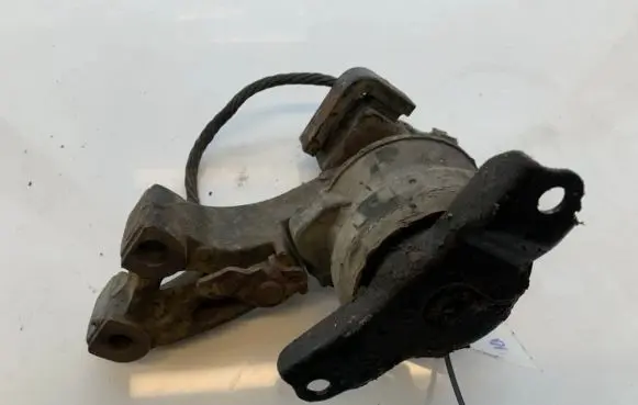 Honda Accord Engine mount bracket