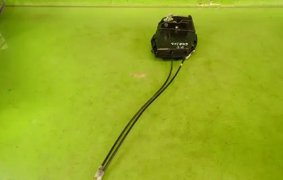 Suzuki Swift I Rear door lock
