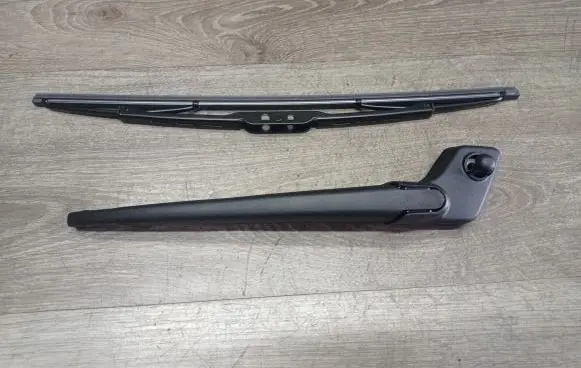 Volvo V70 Rear wiper blade arm