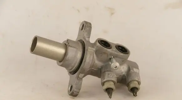 Ford Kuga II Master brake cylinder DV612140