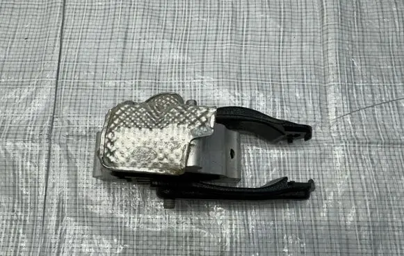 Land Rover Discovery Sport Engine mount vacuum valve L8D2-6P082-BD