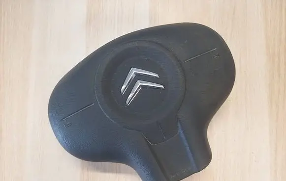 Steering wheel airbag