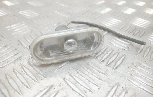 Volkswagen PASSAT B5.5 Front fender indicator light 1J0949117