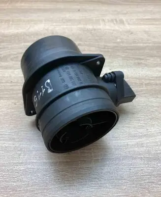 Volkswagen PASSAT B6 Mass air flow meter 074906461B 0281002461 BPK
