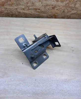 Opel Vivaro Fender mounting bracket 46945R 8276 1930